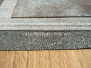 Feuille en caoutchouc de plancher de liège d'assise de tapis de matériaux en caoutchouc de garniture utilisée pour le tapis de yoga de gymnase