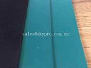 Les tapis en caoutchouc d'ESD alourdissez/surface brillant aucune odeur 2 couches pour la protection d'ESD