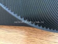 Amende en caoutchouc noire molle de feuille de plancher de sécurité nervurée pour commercial/industriel