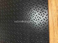 La couleur noire de petits de riz tapis en caoutchouc de modèle gravent le dessus en refief, la densité 1.5g/Cm3