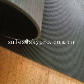 Soling en caoutchouc à haute résistance noir couvre la feuille naturelle en caoutchouc de gomme de modèle de vague de W pour le matériel de semelle de chaussure