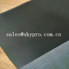 Soling en caoutchouc à haute résistance noir couvre la feuille naturelle en caoutchouc de gomme de modèle de vague de W pour le matériel de semelle de chaussure