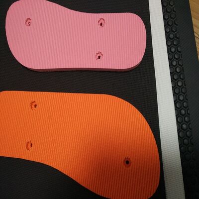 Fabrique en gros Couleur coupe EVA pantoufles sandales Soles extérieures de cellule fermée avec soule en mousse douce Produits en caoutchouc